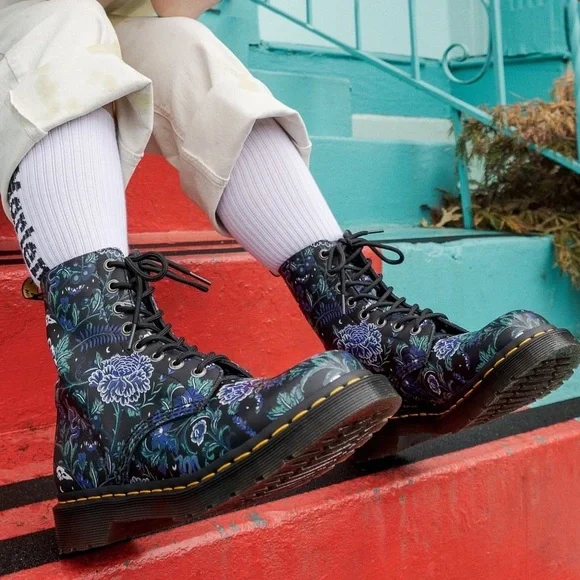 1460 Pascal Women’s Mystic Floral Lace Up Boots, Size 6 - Picture 11 of 11